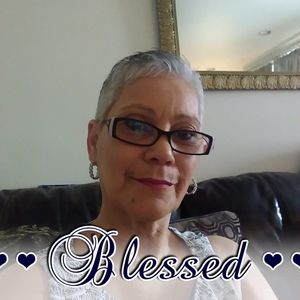 Meet your Posher, Naida